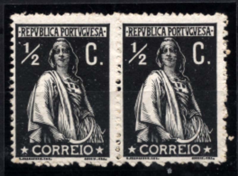 1313.jpg -     Lote:    1313            Portugal       Descrição:         1912 &mdash; Ceres. CE207, &frac12; C preto, papel porcelana, denteado farpeado 15x14. Par horizontal, novo sem sinal de charneira. Valor de catálogo &euro; 101,00.        ***       Valor Base:     &euro; 12,00     Valor Venda:     &euro; 12,00     