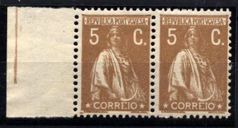 1319.jpg -     Lote:    1319            Portugal       Descrição:         1917/20 &mdash; Ceres. Novas taxas e cores. CE227, 5C bistre amarelo, papel pontinhado, denteado 12 &frac12;. Par horizontal, bordo de folha, novo sem charneira. Não catalogado neste denteado.        ***       Valor Base:     &euro; 10,00     Valor Venda:     &euro; 18,00     