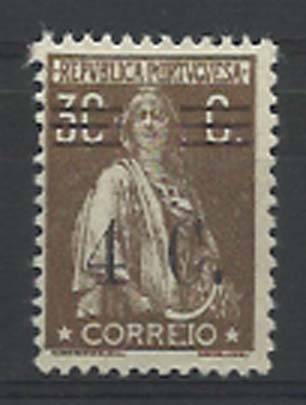 1332.jpg -     Lote:    1332            Portugal       Descrição:         1928/29 &mdash; Ceres, com sobretaxa. CE452, 4 s/ 30C castanho, denteado 12x11 &frac12;. Selo com a variedade de cliché V (3C).         **       Valor Base:     &euro; 15,00     Valor Venda:     &euro; 30,00     