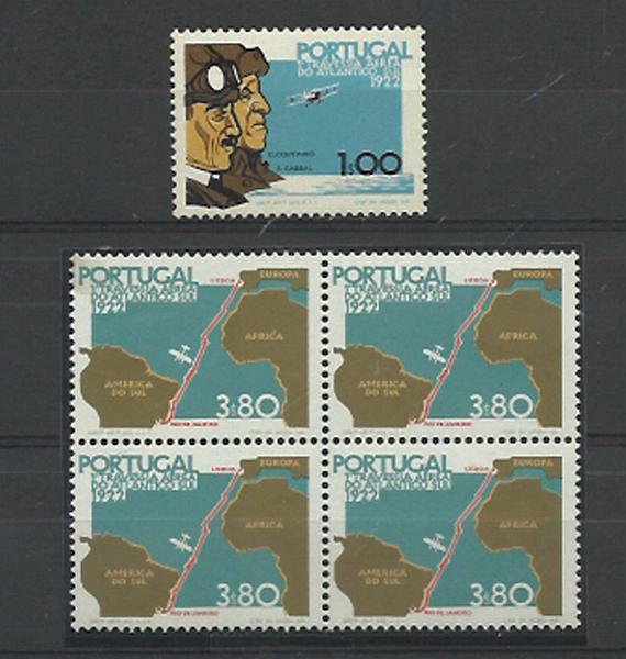 1380.jpg -     Lote:    1380            Portugal       Descrição:         1972 &mdash; Cinquentenário da 1.ª Travessia Aérea Lisboa-Rio de Janeiro. Denteado 13 &frac12;. Lote composto por selo isolado de 1$00 CE1171 e quadra do selo de 3$80 CE1174. Valor de catálogo &euro; 1019,40.        ***       Valor Base:     &euro; 140,00     Valor Venda:     &euro; 140,00     