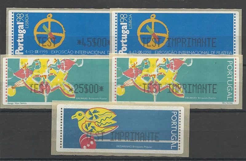 1413.jpg -     Lote:    1413            Portugal       Descrição:         1996/97 &mdash; Galinhas + Passarinho + Portugal 98. Lote composto por 5 etiquetas: duas CE10 (uma com a taxa de 25$00 e outra com TEST IMPRIMANTE) + uma CE12B com a legenda de ensaio da máquina "TEST IMPRIMANTE" e duas CE14 (uma com a taxa de 45$00 e outra com legenda de ensaio da máquina "TEST IMPRIMAMTE".        ETQ       Valor Base:     &euro; 10,00     Valor Venda:     &euro; 10,00     