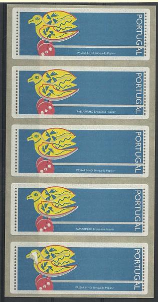 1416.jpg -     Lote:    1416            Portugal       Descrição:         1995 &mdash; Brinquedos Populares &mdash; Passarinho. CE ETQ12. Tira de 5 etiquetas sem impressão da taxa.        ETQ       Valor Base:     &euro; 6,00     Valor Venda:     &euro; 6,00     