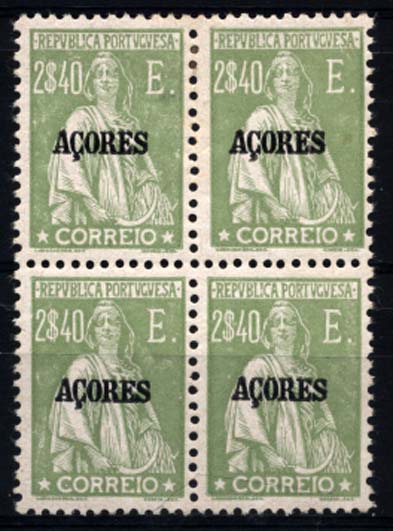1465.jpg -     Lote:    1465            Açores       Descrição:         1924/26 &mdash; Ceres. Selos do Continente com sobrecarga AÇORES. CE214, 2$40 verde seda. Quadra (dois selos com sinal de charneira e dois sem sinal). Valor de catálogo &euro; 427,70. MB e MR.        ***/**       Valor Base:     &euro; 50,00     Valor Venda:     &euro; 50,00     