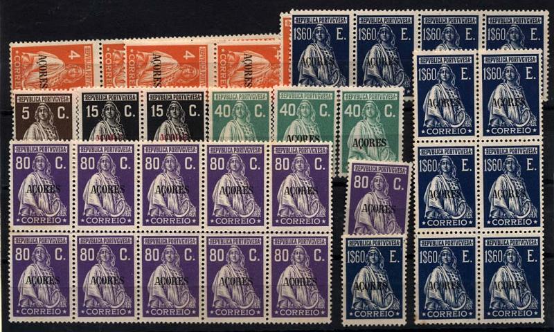 1467.jpg -     Lote:    1467            Açores       Descrição:         1929/30 &mdash; Ceres. Emissão Londres. Selos do Continente com sobrecarga "Açores". CE289/290 e 292/295. Lote com selos isolados e blocos: 4 ctvs (6), selo isolado e tira vertical com 5 selos; 5 ctvs (1); 15 ctvs (2) par; 40 ctvs (3); 80 ctvs (11) selo isolado e bloco de 10 selos; 1$60 (11) selo isolado, tira horizontal de 4 selos e bloco de 6 selos. Alguns selos com manchas castanhas na goma.        **/***       Valor Base:     &euro; 22,00     Valor Venda:     &euro; 22,00     