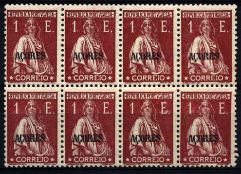 1469.jpg -     Lote:    1469            Açores       Descrição:         1930/31 &mdash; Ceres, gravura retocada. Selos do Continente com sobrecarga AÇORES. CE309, 1E lilás vermelho. Bloco horizontal de 8 selos. Valor de catálogo &euro; 583,20.        ***       Valor Base:     &euro; 70,00     Valor Venda:     &euro; 90,00     