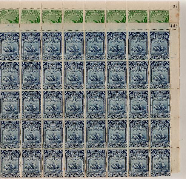 1478.jpg -     Lote:    1478            África       Descrição:         Ultramar. 1898 &mdash; Centenário do Descobrimento do Caminho Marítimo para a Índia. CE1, 2 &frac12; reis verde azul + CE5, 50 reis azul. Lote composto por blocos de 50 selos cada um. Valor de catálogo &euro; 200,00. Muito raro em blocos.        ***       Valor Base:     &euro; 40,00     Valor Venda:     &euro; 40,00     