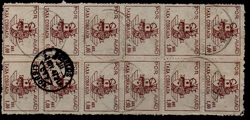 1498.jpg -     Lote:    1498            Angola       Descrição:         1947 &mdash; Correio Aéreo. Emblema dos CTT. CE CA10, 1$00 castanho. Bloco de 12 selos (2x6). Valor de catálogo &euro; 84,00.        O       Valor Base:     &euro; 16,00     Valor Venda:     &euro; 16,00     