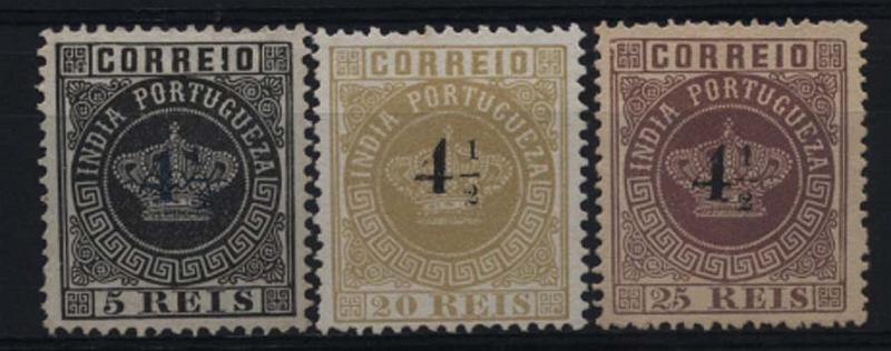 1528.jpg -     Lote:    1528            Índia       Descrição:         1881/83 &mdash; Tipo Coroa. Com sobretaxa. CE71, 73 e 74. Lote de 3 selos: 4 &frac12; s/ 5 reis denteado 12 &frac12;; 4 &frac12; s/ 20 reis denteado 12 &frac12; e 4 &frac12; s/ 25 reis denteado 13 &frac12;. Valor de catálogo &euro; 57,50.        *       Valor Base:     &euro; 12,00     Valor Venda:     &euro; 22,00     