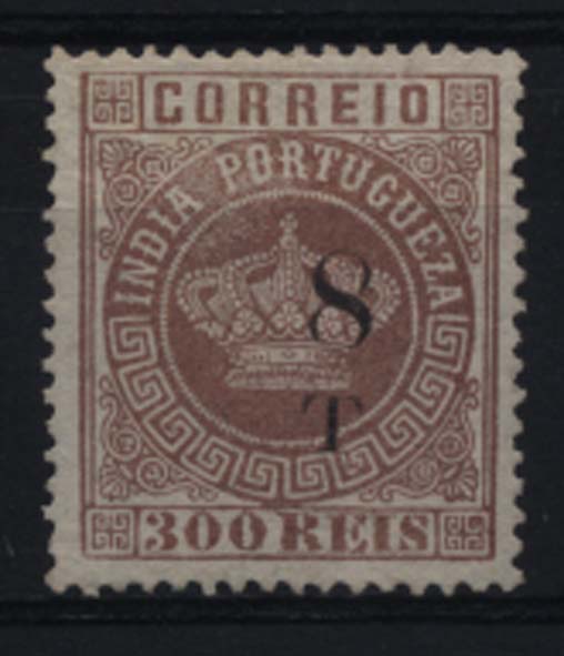 1538.jpg -     Lote:    1538            Índia       Descrição:         1881/83 &mdash; Tipo Coroa. Com sobretaxa. CE111, 8T s/ 300 reis castanho amarelo, denteado 13 &frac12;. Valor de catálogo &euro; 88,00.        *       Valor Base:     &euro; 20,00     Valor Venda:     &euro; 42,00     