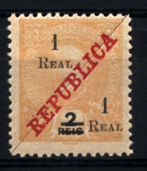 1565.jpg -     Lote:    1565            Índia       Descrição:         1911/13 &mdash; D. Carlos I, com sobrecarga REPUBLICA da Casa da Moeda, perfurados ao meio, com sobretaxa. CE240, 1 real s/ 2 reis laranja, sobrecarga tipo C. Selo com corte de guilhotina em diagonal. Valor de catálogo &euro; 30,00.        *       Valor Base:     &euro; 10,00     Valor Venda:     &euro; 16,00     