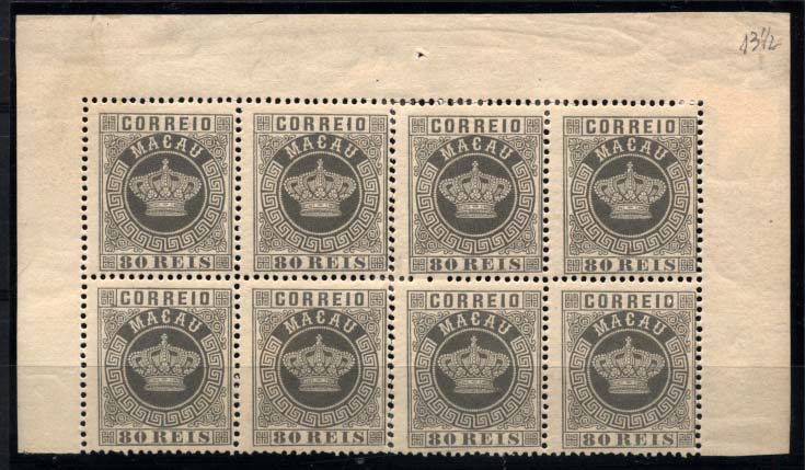 1612.jpg -     Lote:    1612            Macau       Descrição:         1885/89 &mdash; Tipo Coroa. Novas cores e valores. CE21, 80 reis cinzento. Bloco de 8 selos, bordo superior de folha, em denteado 13 &frac12;. Algumas aderências de papel no verso. Valor de catálogo &euro; 504,00.        ***/**       Valor Base:     &euro; 150,00     Valor Venda:     &euro; 200,00     
