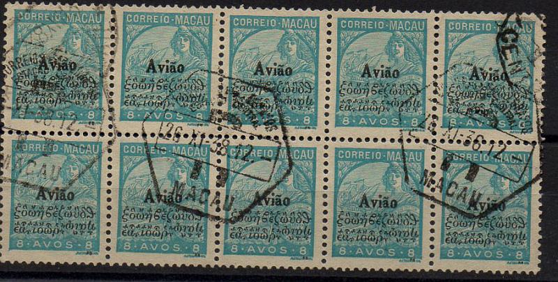 1630.jpg -     Lote:    1630            Macau       Descrição:         1936 &mdash; Correio Aéreo. Tipo Padrões, com sobrecarga. CE CA5, 8 avos azul claro. Bloco de 10 selos obliterados, tipo II. Valor de catálogo &euro; 30,00.        O       Valor Base:     &euro; 6,00     Valor Venda:     Retirado     