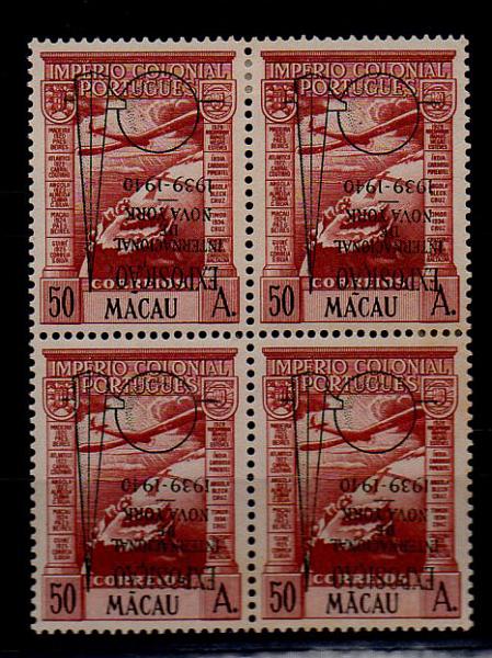 1631.jpg -     Lote:    1631            Macau       Descrição:         1939 &mdash; Correio Aéreo. Império Colonial Português, com sobrecarga "Exposição Internacional de Nova York 1939-1940". CE CA 13A. Quadra com a sobrecarga invertida. Três selos com sinal de charneira e um selo sem sinal de charneira. MB e MR.        ***/**       Valor Base:     &euro; 3,000,00     Valor Venda:     &euro; 4600,00     
