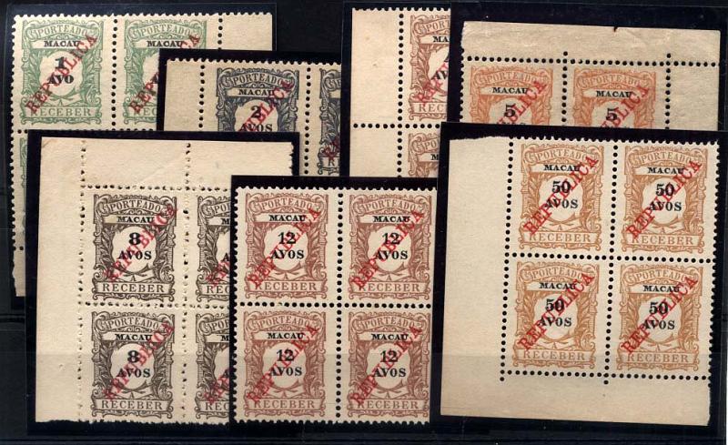 1632.jpg -     Lote:    1632            Macau       Descrição:         1914 &mdash; Porteado. Tipo de 1904 com sobrecarga REPUBLICA local. Lote composto por 7 quadras em bordos e cantos de folha, das taxas de 1, 2, 4, 5, 8, 12 e 50 avos, CE POR24/29 + 32. Valor aproximado de catálogo &euro; 163,00.        *       Valor Base:     &euro; 35,00     Valor Venda:     &euro; 80,00     