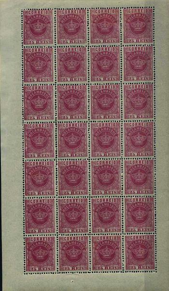 1637.jpg -     Lote:    1637            Moçambique       Descrição:         1876 &mdash; Tipo Coroa. CE4, 25 reis carmim, denteado 12 &frac12;, papel liso fino. Folha completa de 28 selos, com goma original. Valor de catálogo &euro; 30,80.        ***       Valor Base:     &euro; 15,00     Valor Venda:     &euro; 15,00     