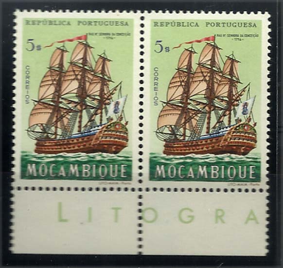 1661.jpg -     Lote:    1661            Moçambique       Descrição:         1963 &mdash; Barcos Portugueses. CE470, 5$00. Par horizontal fundo de folha. Principal selo da série. Valor de catálogo &euro; 48,00.        ***       Valor Base:     &euro; 15,00     Valor Venda:     Retirado     