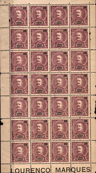 1672.jpg -     Lote:    1672            Lourenço Marques       Descrição:         1898/1901 &mdash; D. Carlos I Mouchon. CE43, 200 reis lilás s/ rosa. Folha completa de 28 selos. Valor de catálogo &euro; 165,20.        *       Valor Base:     &euro; 50,00     Valor Venda:     Retirado     
