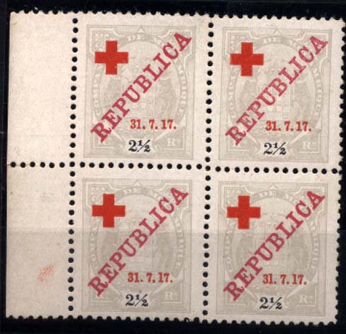 1682.jpg -     Lote:    1682            Companhia de Moçambique       Descrição:         1917 &mdash; Tipo "Elefantes", com REPUBLICA e sobretaxa Cruz Vermelha. CE107, 2 &frac12; reis cinzento. Quadra nova sem sinal de charneira, com os dois selos inferiores com "1" de "17" maior. Valor de catálogo &euro; 68,00.        ***       Valor Base:     &euro; 15,00     Valor Venda:     &euro; 42,00     
