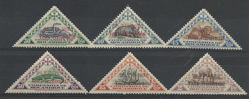 1685.jpg -     Lote:    1685            Companhia de Moçambique       Descrição:         1939 &mdash; Motivos locais, com sobrecarga da "Visita Presidencial". CE191/195 e 197. Lote de seis selos diferentes com o 1.º "e" invertido. Valor de catálogo &euro; 90,00.        ***       Valor Base:     &euro; 30,00     Valor Venda:     &euro; 65,00     