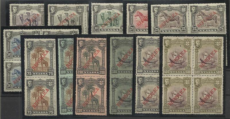 1691.jpg -     Lote:    1691            Companhia do Niassa       Descrição:         1911 &mdash; D. Manuel II. Motivos diversos, com sobrecarga "REPUBLICA". CE52/63. Série completa em quadras. Valor de catálogo &euro; 164,00.        **       Valor Base:     &euro; 50,00     Valor Venda:     &euro; 85,00     
