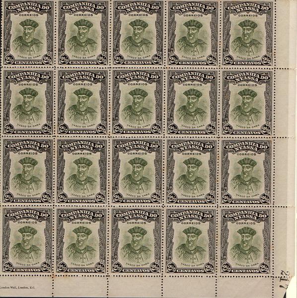 1696.jpg -     Lote:    1696            Companhia do Niassa       Descrição:         192&frac12;3 &mdash; Motivos diversos. CE111, 2 &frac12;C preto e verde oliva. Bloco de 20 selos, denteado 15x14. Valor de catálogo &euro; 58,00.        ***       Valor Base:     &euro; 12,00     Valor Venda:     &euro; 22,00     