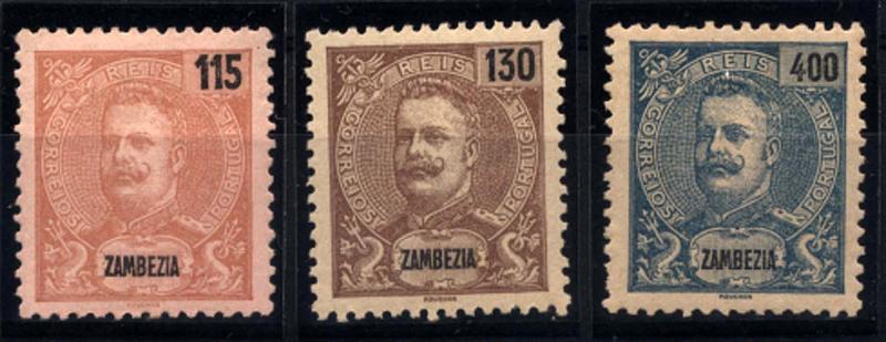 1708.jpg -     Lote:    1708            Zambézia       Descrição:         1903 &mdash; D. Carlos I. Novas cores e valores. CE51/53. Lote de 3 selos de 115, 130 e 400 reis (este com um ponto de óxido no verso). Valor de catálogo &euro; 51,00.        **       Valor Base:     &euro; 5,00     Valor Venda:     &euro; 5,00     