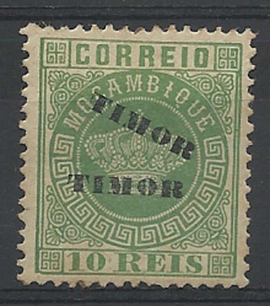 1717.jpg -     Lote:    1717            Timor       Descrição:         1886 &mdash; Tipo Coroa. Selos de Moçambique, com sobrecarga "TIMOR". Não emitidos. 10 reis verde, denteado 12 &frac12;, com dupla sobrecarga uma delas oblíqua. Ligeiros pontos de óxido no verso. MB e MR.        **       Valor Base:     &euro; 75,00     Valor Venda:     &euro; 75,00     