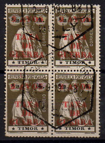 1734.jpg -     Lote:    1734            Timor       Descrição:         1919 &mdash; Imposto Postal. Tipo Ceres, com sobrecarga "2 AVOS / TAXA / DE / GUERRA". CE IP1, 2 avos s/ &frac12; avo sépia. Quadra obliterada com carimbo hexagonal de "DILLY". Valor de catálogo &euro; 16,00.        O       Valor Base:     &euro; 6,00     Valor Venda:     &euro; 6,00     
