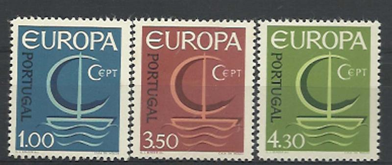 2329.jpg -     Lote:    2329      Lotes pelo Correio      Portugal       Descrição:         1966 &mdash; Europa CEPT. CE983/985. Série completa com selos mais largos com 18 dentes na horizontal em vez de 17. Os dois primeiros com pontos de óxido no verso. Valor de catálogo &euro; 155,00.        ***       Valor Base:     &euro; 25,00     Valor Venda:     Retirado     