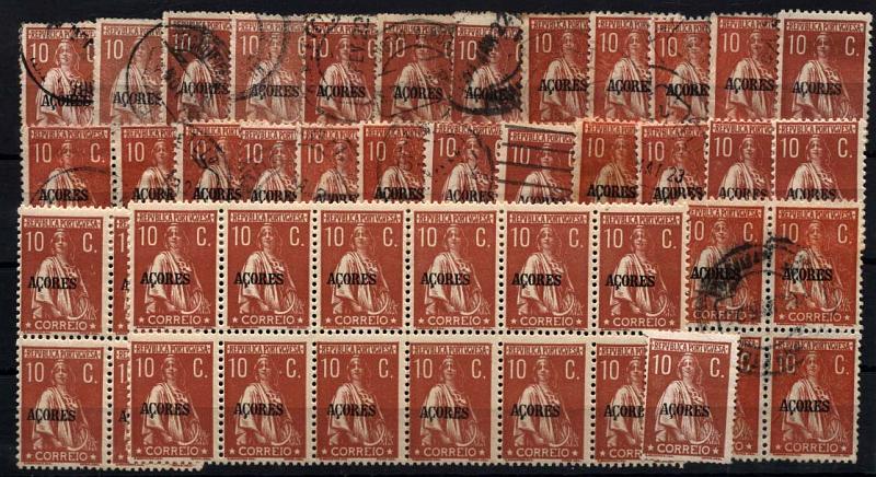 2370.jpg -     Lote:    2370      Lotes pelo Correio      Açores       Descrição:         1912/13 - Ceres. Selos do Continente com sobrecarga "Açores". CE158, 10 ctvs, laranja vermelho/tijolo. Lote composto por bloco de 12 selos, duas quadras (uma nova e outra usada), um par usado, cinco selos novos e 18 selos usados, com variedades de denteados, tonalidades e papeis.        **/O       Valor Base:     &euro; 12,00     Valor Venda:     &euro; 12,00     