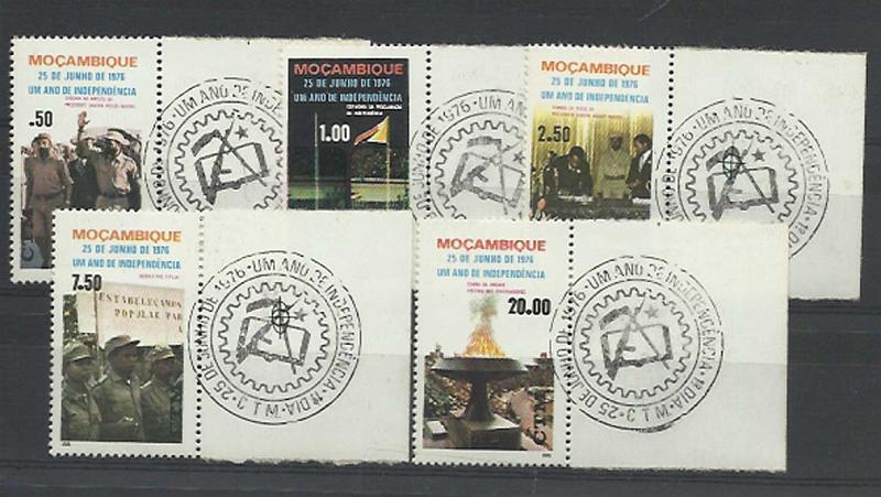 2520.jpg -     Lote:    2520      Lotes pelo Correio             Descrição:      Moçambique * Palops.   1976 &mdash; Ano da Independência. CE36/39. Série completa, bordo de folha com carimbo de 1.º dia de circulação.         ***       Valor Base:     &euro; 5,00     Valor Venda:     Retirado     