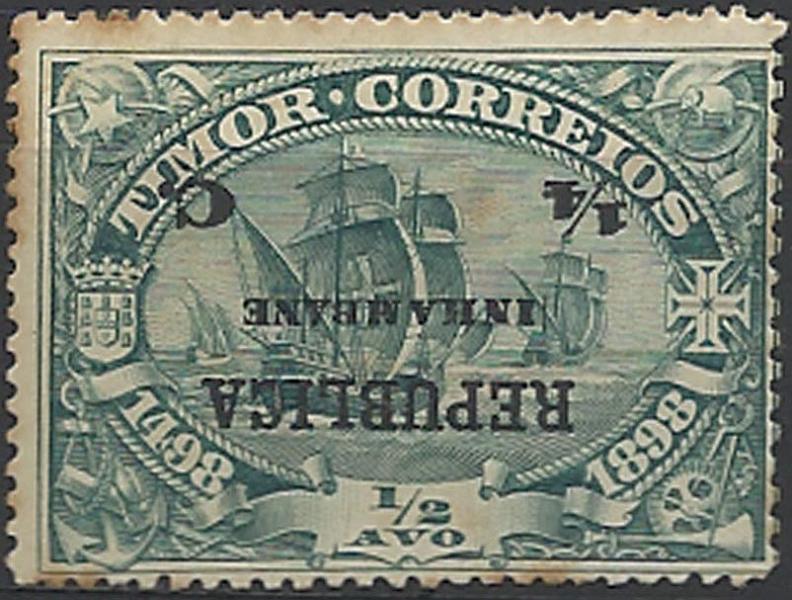 0084.jpg -     Lote:    84      Colecção Império      Inhambane       Descrição:         1913 &mdash; 4.º Centenário do Descobrimento do Caminho Marítimo para a Índia, com sobrecarga REPUBLICA e sobretaxa sobre selos de Timor. CE63, &frac14; C s/ 2 &frac12; reis verde azul. Selo com as sobrecargas e sobretaxa invertidas. Pontos de óxido no verso. Valor de catálogo &euro; 55,00.        **       Valor Base:     &euro; 15,00     Valor Venda:     &euro; 46,00     