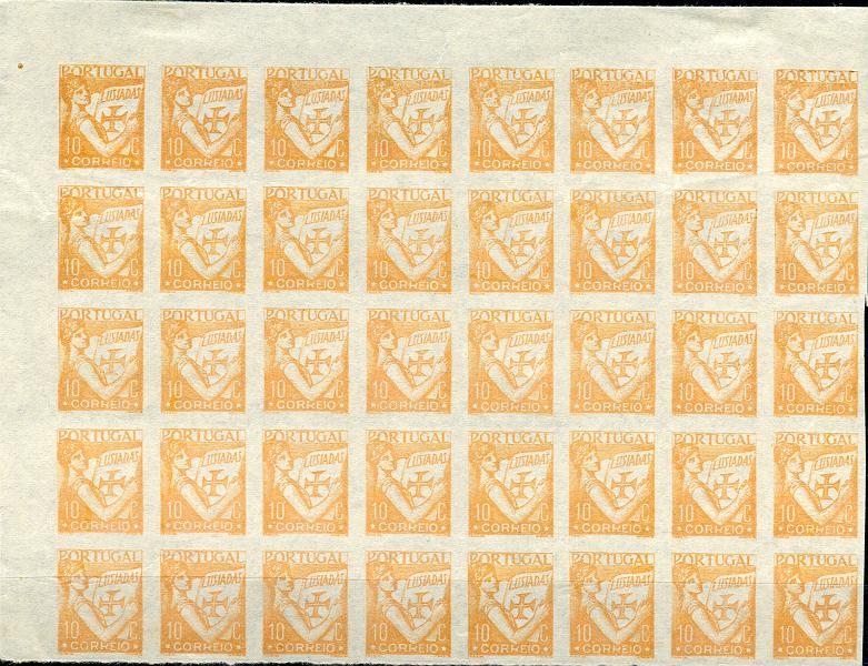 0162.jpg -     Lote:    162      Colecção "Os Lusíadas"             Descrição:         1931 &mdash; Lusíadas. Bloco canto superior esquerdo de folha com 40 provas não denteadas da taxa de 10C, impressas a laranja, cor não aprovada, em papel branco de textura lisa média e "pelure". Cor e papel não aprovados.        PRV       Valor Base:     &euro; 40,00     Valor Venda:     Retirado     