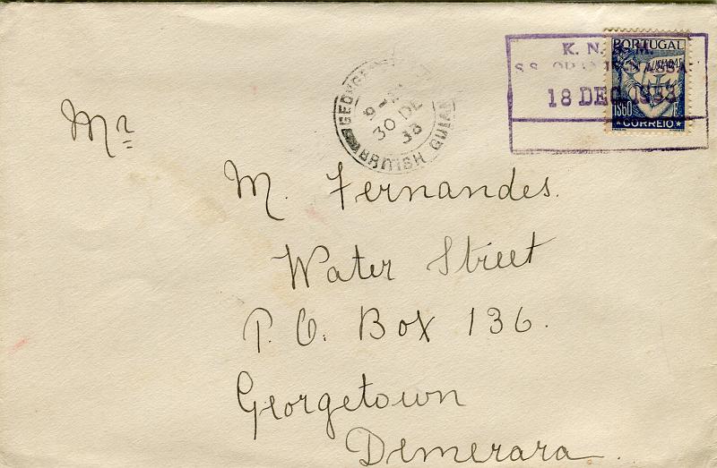 0208.jpg -     Lote:    208      Colecção "Os Lusíadas"             Descrição:         1931 &mdash; Lusíadas. Correio de bordo. Sobrescrito lançado a bordo do Paquete  Oranje Nassau da "Koninklijke Nederlandsche Stoomboot Maatschappij" com selo de 1$60 CE546, circulado do Funchal para Georgetown (30.12.33). Carimbo de bordo do paquete batido a violeta "K.N.S.M. / SS ORANJE NASSAU / 18 DEC 1933" MB e R.        Carta       Valor Base:     &euro; 75,00     Valor Venda:     Retirado     