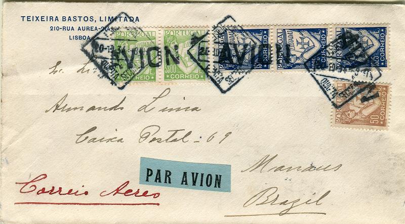 0220.jpg -     Lote:    220      Colecção "Os Lusíadas"             Descrição:         1934 &mdash; Lusíadas. Correio aéreo. Primeiro serviço aéreo da Aero Portuguesa. Sobrescrito circulado de Lisboa (20.10.34) para Manaus / Brasil (15.11.34) com selos de 50c, 3x1$25 e 2x5$00 CE522, 527 e 530. Carimbo linear batido a preto "AVION". MB.        Aéreo       Valor Base:     &euro; 125,00     Valor Venda:     Retirado     