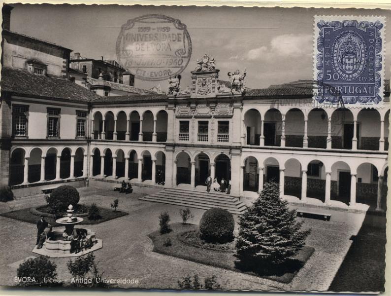 0569.jpg -     Lote:    569                   Descrição:         Universidade de Évora (4.º Centenário). Lote de 4 postais ilustrados com selos da série CE858/860: dois com selo de $50, um com selo de 1$00 e outro com a série, obliterados com carimbo do 1.º dia de circulação de Évora (18.07.60).        PM       Valor Base:     &euro; 12,00     Valor Venda:     &euro; 20,00     