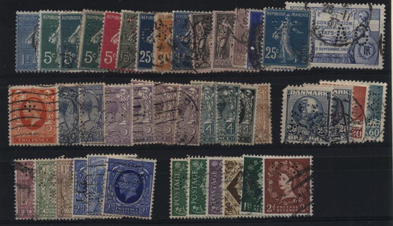 0635.jpg -     Lote:    635                   Descrição:         Perfurados. Lote composto por 42 selos de Inglaterra, França,  e Dinamarca, com perfurações diversas.        Lote       Valor Base:     &euro; 25,00     Valor Venda:     Retirado     