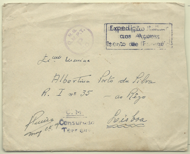 0756.jpg -     Lote:    756      Correio Militar e Censuras      Portugal       Descrição:         1939/45 &mdash; 2.ª Guerra Mundial. Expedição aos Açores. Sobrescrito circulado isento de franquia da Terceira para Lisboa (02.08.41). Carimbos batidos a azul "EXPEDIÇÃO MILITAR / AOS AÇORES / ISENTO DE FRANQUIA" e " C.M. / CENSURADO / TERCEIRA".        Carta       Valor Base:     &euro; 10,00     Valor Venda:     Retirado     