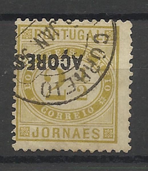 0831.jpg -     Lote:    831            Açores       Descrição:         1876 &mdash; Jornaes. Selo do Continente com sobrecarga "AÇORES". CE28, 2 &frac12; reis, denteado 12 &frac12;. Selo com sobrecarga invertida.         O       Valor Base:     &euro; 10,00     Valor Venda:     &euro; 10,00     