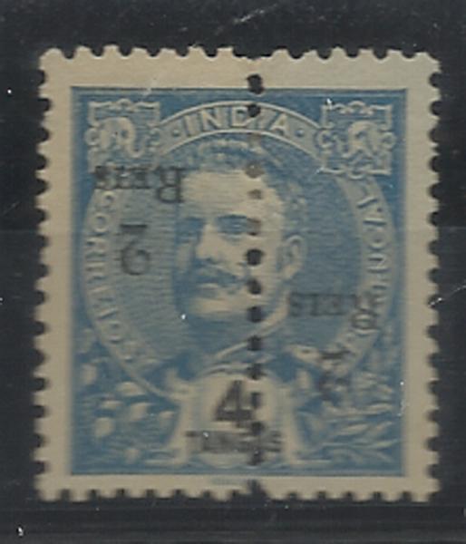 0882.jpg -     Lote:    882            Índia       Descrição:         1911/13 &mdash; D. Carlos I tipo Mouchon, perfurados ao meio e com sobretaxa. CE219, 2 reis s/ 4T azul s/ azul, sobrecarga A. Selo completo com a sobretaxa invertida.        *       Valor Base:     &euro; 20,00     Valor Venda:     &euro; 28,00     