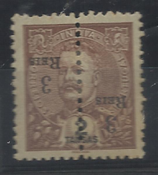 0907.jpg -     Lote:    907            Índia       Descrição:         1911/13 &mdash; D. Carlos I tipo Mouchon de 1903, perfurados ao meio e com sobretaxa. CE236, 3 reis s/ 2T castanho, sobrecarga A. Selo completo com a sobretaxa invertida.        *       Valor Base:     &euro; 20,00     Valor Venda:     &euro; 38,00     