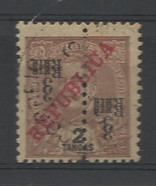 0919.jpg -     Lote:    919            Índia       Descrição:         1911/13 &mdash; D. Carlos I com sobretaxa e perfurados "a meio", sobre selos com sobrecarga REPUBLICA da Casa da Moeda. CE244, 3 reis s/ 2T castanho, sobrecarga A. Selo completo com dupla sobretaxa invertida.        O       Valor Base:     &euro; 15,00     Valor Venda:     &euro; 38,00     