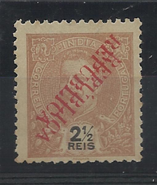 0943.jpg -     Lote:    943            Índia       Descrição:         1914 &mdash; D. Carlos I tipo Mouchon, com sobrecarga REPUBLICA local. CE274, 2 &frac12; reis castanho amarelo. Selo com dupla impressão da sobrecarga invertida. B e R.        *       Valor Base:     &euro; 15,00     Valor Venda:     &euro; 22,00     