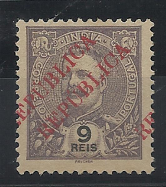 0949.jpg -     Lote:    949            Índia       Descrição:         1914 &mdash; D. Carlos I tipo Mouchon, com sobrecarga REPUBLICA local. CE276, 9 reis lilás malva. Selo com dupla impressão da sobrecarga. B e R.        *       Valor Base:     &euro; 15,00     Valor Venda:     &euro; 22,00     