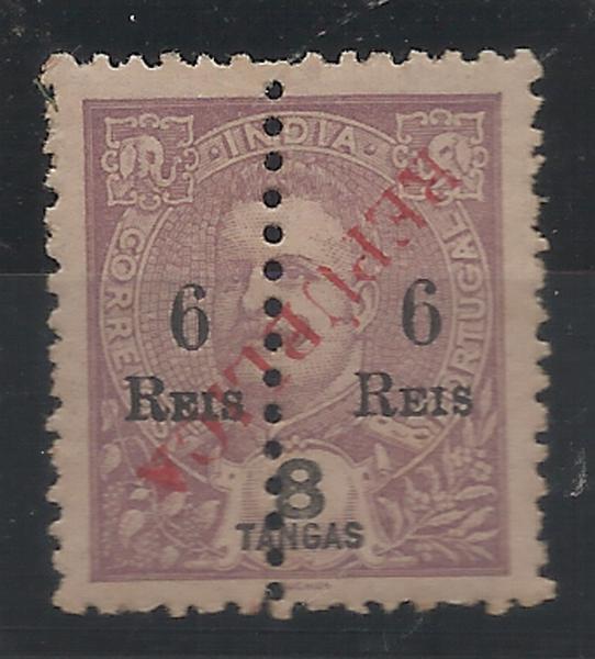 0971.jpg -     Lote:    971            Índia       Descrição:         1914 &mdash; D. Carlos I tipo Mouchon, com sobrecarga REPUBLICA local, sobre selos de 1911/13, perfurados a meio. CE294, 6 reis s/ 8T lilás claro s/ rosa, com a sobrecarga invertida.         *       Valor Base:     &euro; 15,00     Valor Venda:     &euro; 16,00     