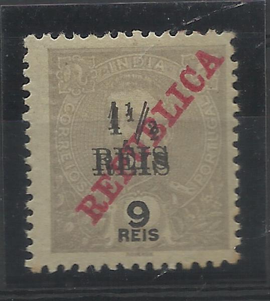 0975.jpg -     Lote:    975            Índia       Descrição:         1914 &mdash; D. Carlos I tipo Mouchon, com sobrecarga REPUBLICA da Casa da Moeda e sobretaxa local. CE296, 1 &frac12; reis s/ 9 reis lilás cinzento com dupla sobretaxa.        **       Valor Base:     &euro; 15,00     Valor Venda:     &euro; 28,00     