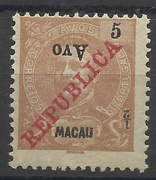 0985.jpg -     Lote:    985            Macau       Descrição:         1913 &mdash; D. Carlos I com sobrecarga REPUBLICA da Casa da Moeda + sobretaxa. CE198, &frac12; s/ 5 avos castanho amarelo. Selo com a sobretaxa invertida. Valor de catálogo &euro; 53,00.        **       Valor Base:     &euro; 15,00     Valor Venda:     &euro; 15,00     