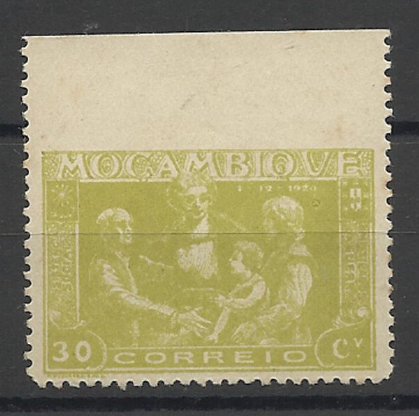 0989.jpg -     Lote:    989            Moçambique       Descrição:         1920 &mdash; Mutilados de Guerra. CE220, 30C verde oliva. Selo sem denteado no bordo superior. Dois muito ligeiros pontos de óxido no verso.        **       Valor Base:     &euro; 10,00     Valor Venda:     Retirado     