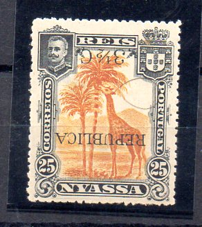 1000.jpg -     Lote:    1000            Companhia do Niassa       Descrição:         1918 &mdash; D. Carlos I com sobretaxa e sobrecarga REPUBLICA. CE70, 3 &frac12;c s/ 25 reis. Selo com a sobrecarga invertida. Valor de catálogo &euro; 46,00.        ***       Valor Base:     &euro; 10,00     Valor Venda:     &euro; 28,00     