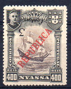 1014.jpg -     Lote:    1014            Companhia do Niassa       Descrição:         1922 &mdash; D. Manuel II, com sobretaxa e sobrecarga REPUBLICA, tipografada em Londres. CE100, 3 c s/ 400 reis. Selo com a sobretaxa invertida.        **       Valor Base:     &euro; 15,00     Valor Venda:     &euro; 22,00     